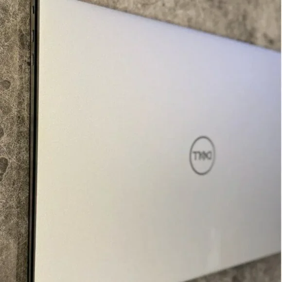 VERY GENTLY USED XPS 15 9510 11th Generation Core 15" Intel Core i7-11800H - Picture 7 of 7